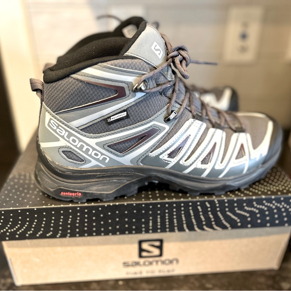 Salomon Women's Ultra Pioneer Hiking Boots, Waterproof (fit more like 8.5/9)